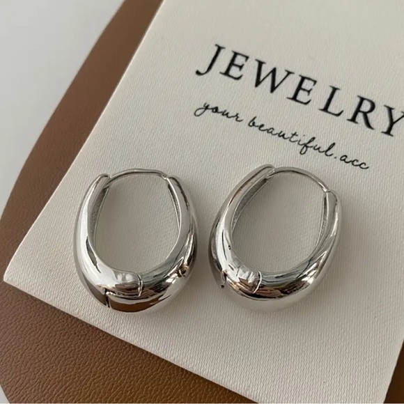 Jewelry - Silver Oval Hoop Earrings